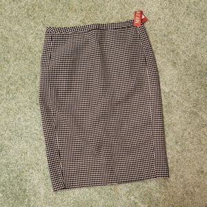 Black and white pencil skirt